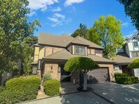 Building Photo - Stunning 4B/3BA House in Gated Community in Carlsbad!