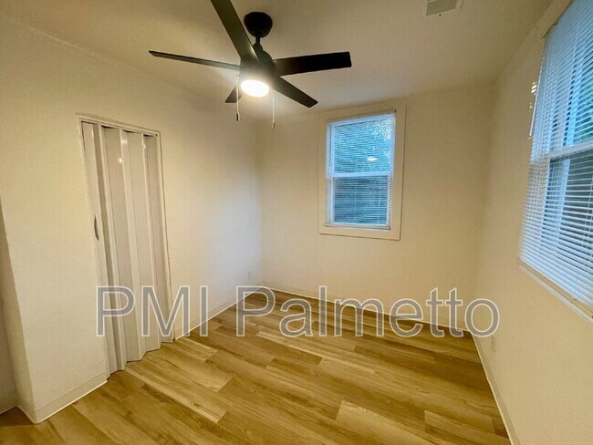 Building Photo - 2205 Harper St