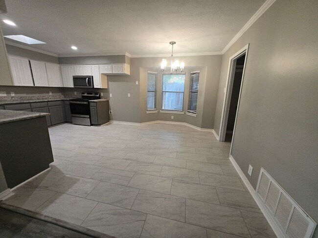 Building Photo - Charming 3bd 2 bth