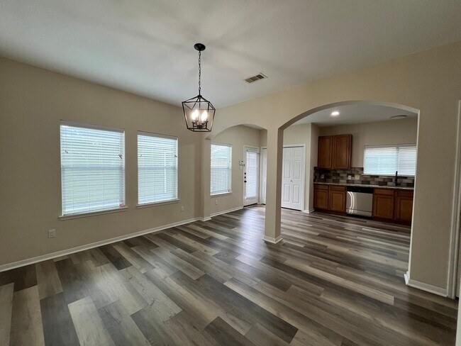 Building Photo - 20702 Settlers Lake Cir N