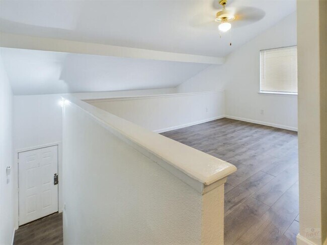 Building Photo - 2124 Burton Dr