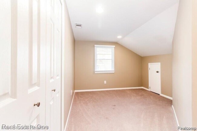 Building Photo - 1183 Bird Ave