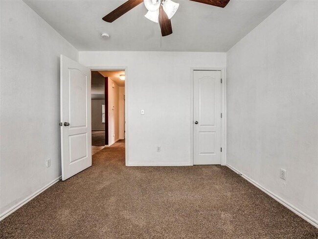 Building Photo - Home in gated community
