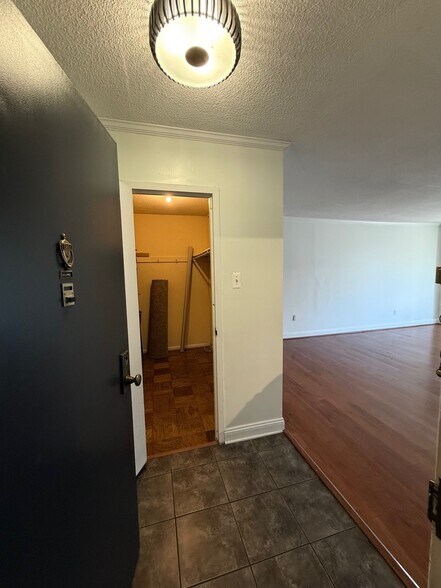 Building Photo - 2059 Huntington Ave