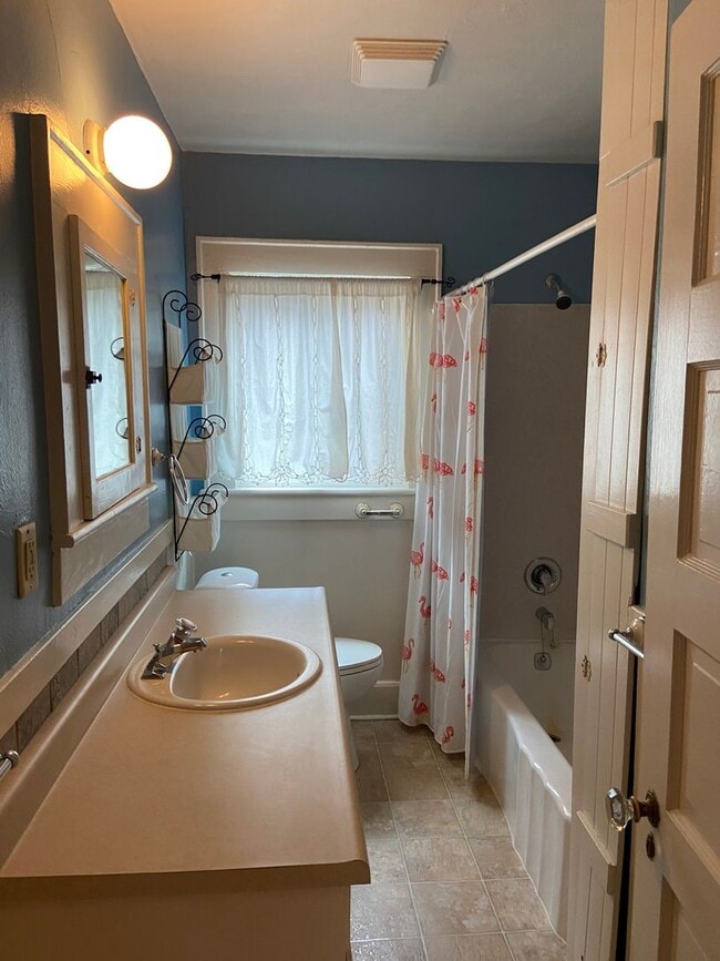 Building Photo - 1908al