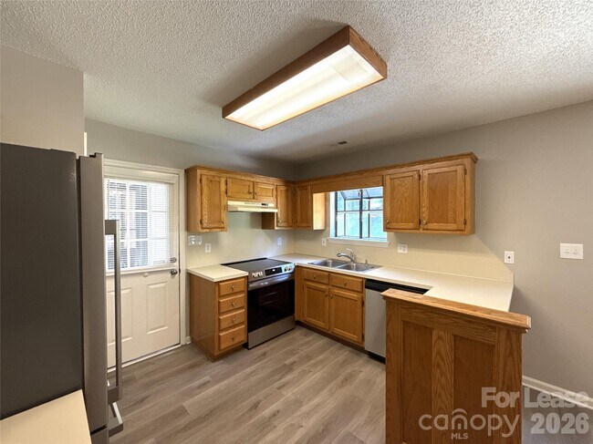 Building Photo - 3211 Karen Ln