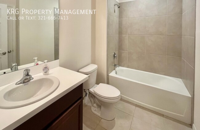 Building Photo - 1009 NE 11th St