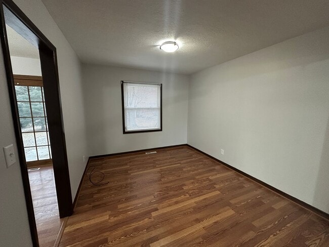 Building Photo - $1,800 - 3 Bed 2 Bath Home