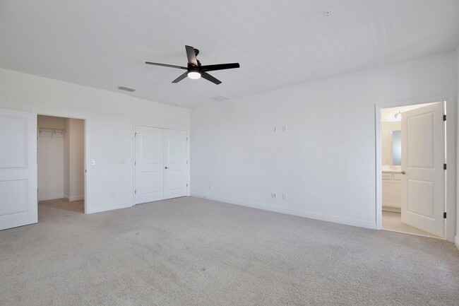 Building Photo - Stunning 3/2.5 Modern Townhome with a Priv...