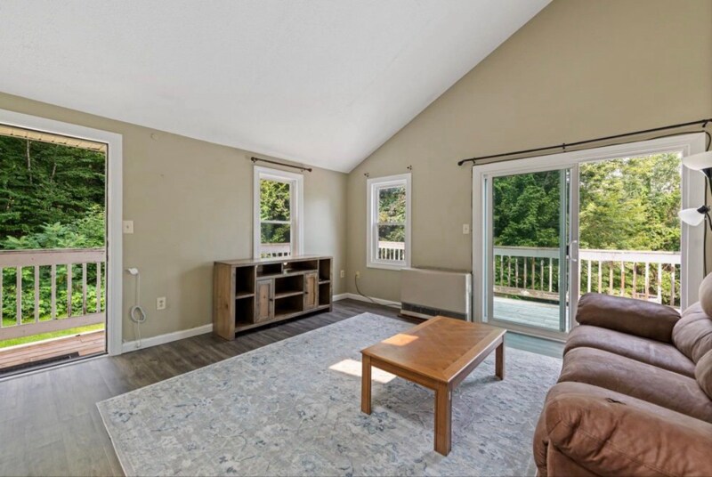 Building Photo - 33 Plaza Village Rd