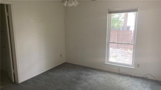 Building Photo - 6900 Hart Ln