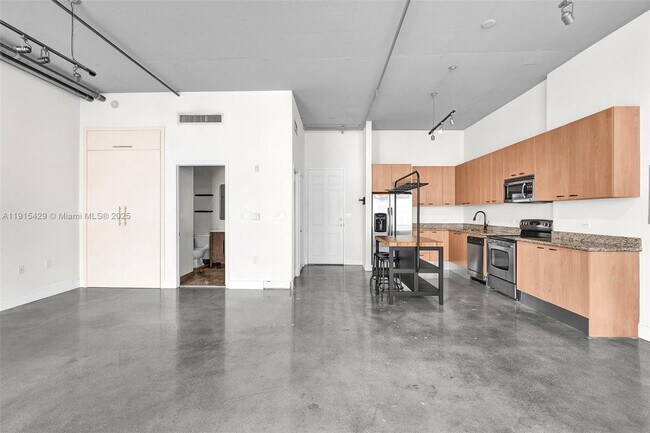 Building Photo - 2100 Van Buren St