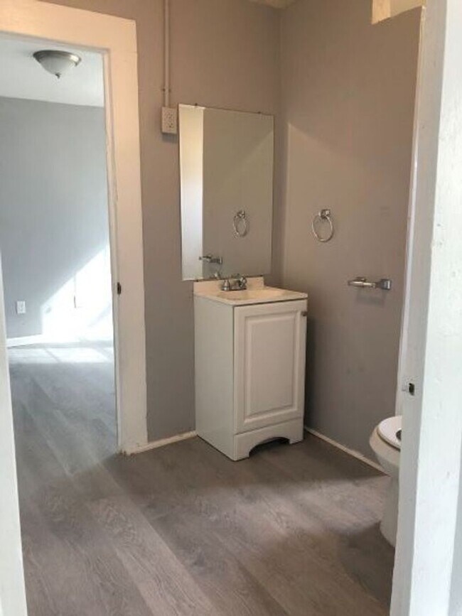 Building Photo - Gorgeous all renovated Home in Freeport, TX!