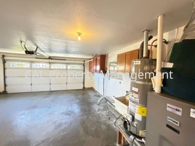 Building Photo - Beautiful 3 bedroom home in Hollister, CA!