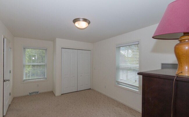 Building Photo - 14 Rowland St