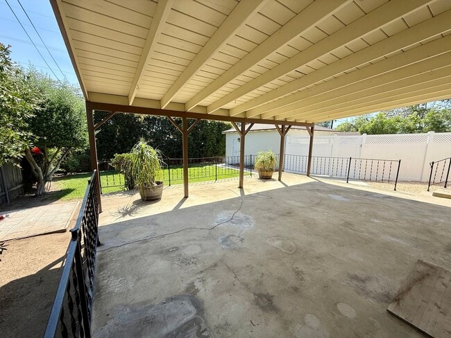 Building Photo - Beautiful 3 bedroom 1 bath home