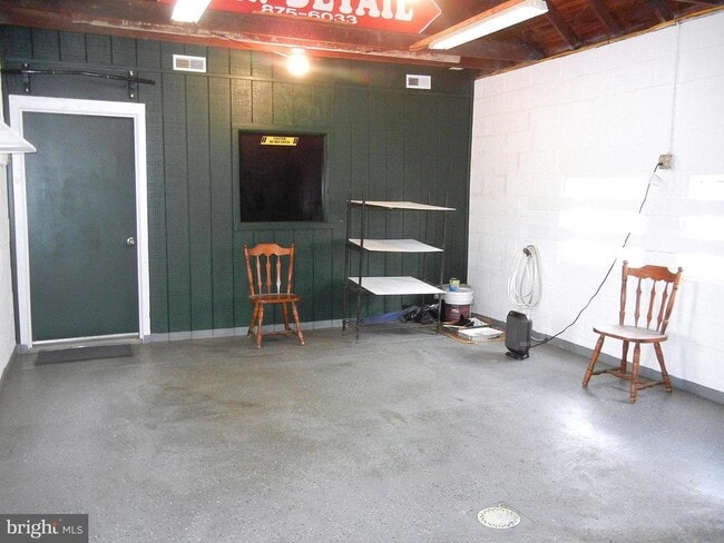 Building Photo - 1616 N Main St