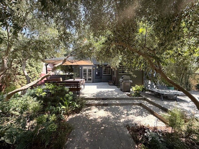 Building Photo - Furnished Craftsman Home - Pool, Entertain...