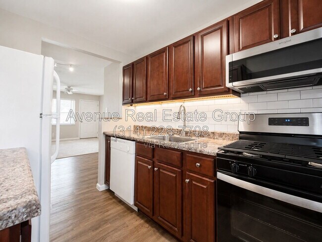 Building Photo - 236 Solon Dr