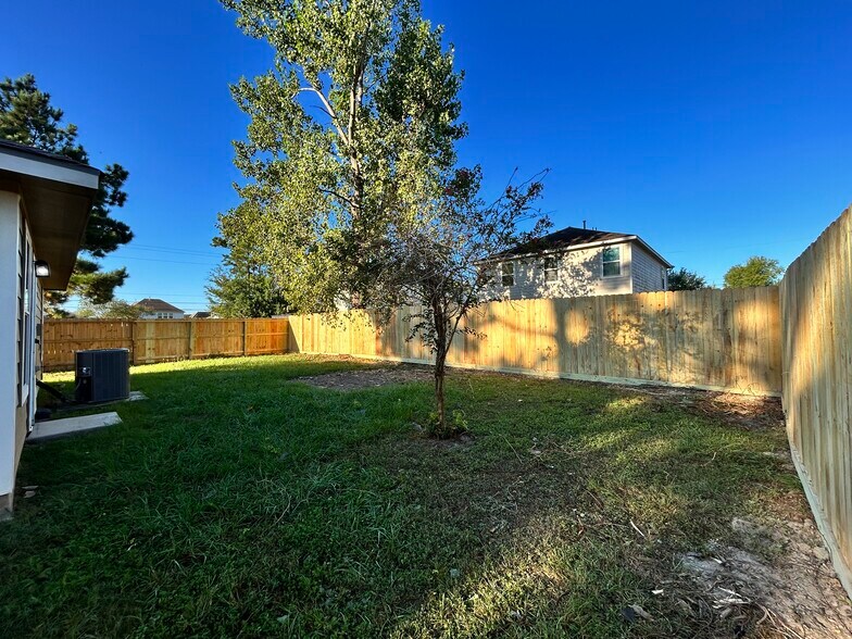 Backyard with New Fence - 16782 Fallen Timbers Dr
