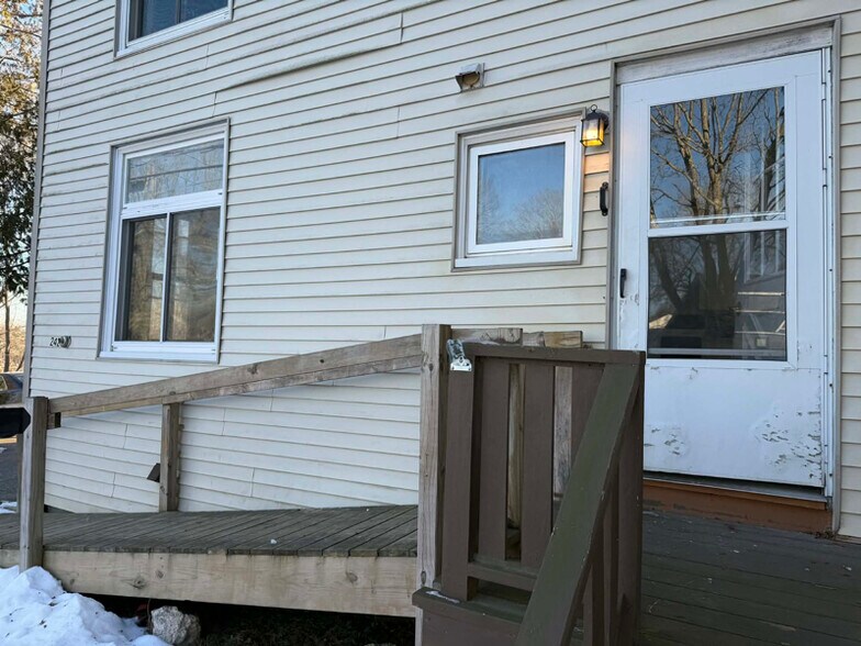 Building Photo - 242 Lincoln St