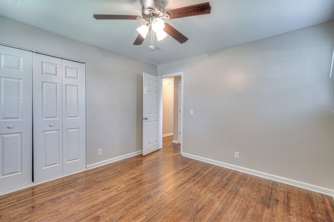 Building Photo - 3104 Greggwood Dr