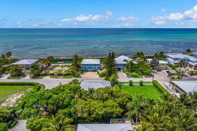 Building Photo - 235 W Seaview Cir
