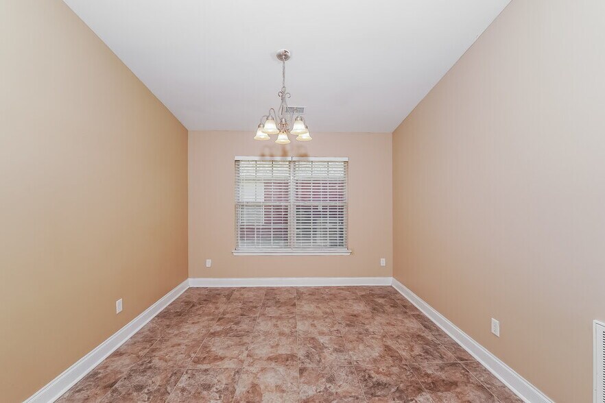 Building Photo - 4056 Cambridge Dr