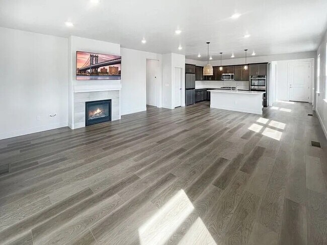 Building Photo - 5457 S Polaris Ave