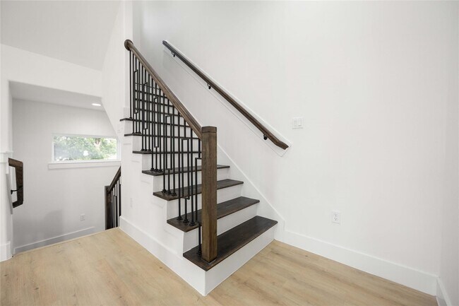 Building Photo - 2115 Dan St