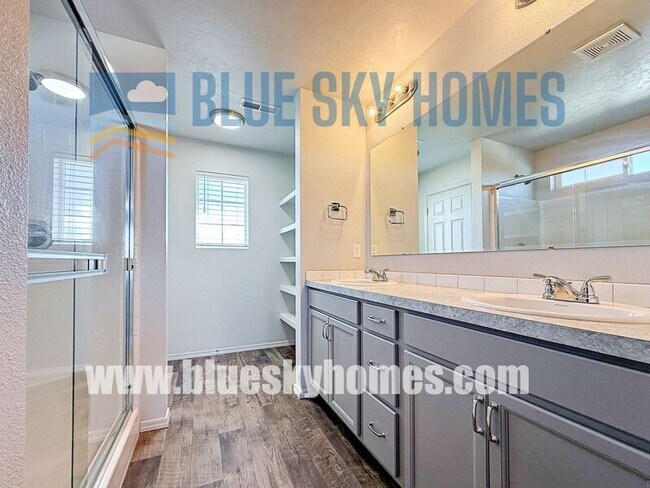 Building Photo - 853 Harpy Ave