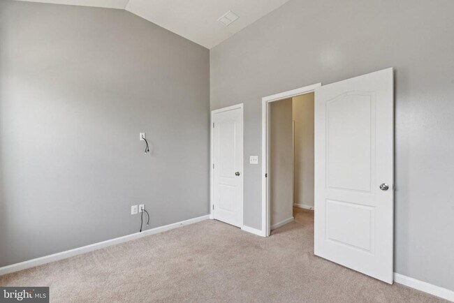 Building Photo - 38 Mica Way