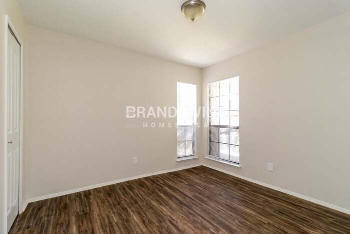Building Photo - 802 Edgemont Dr