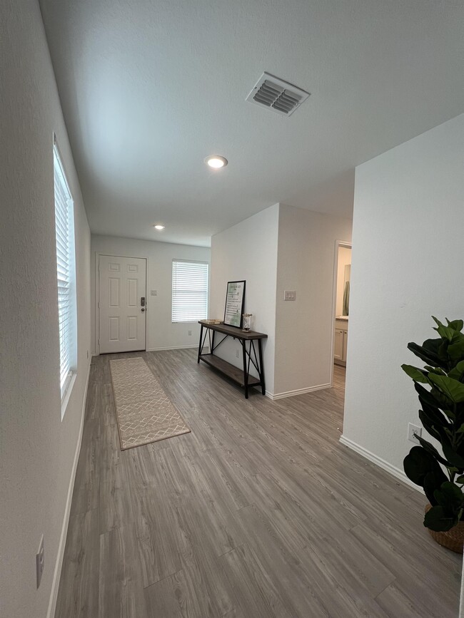 Building Photo - 8523 Grosbeak Cv