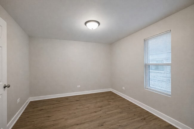 Building Photo - 146 S 9th Ave