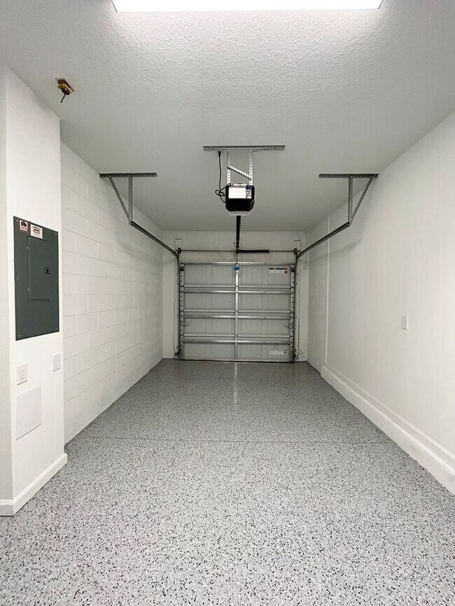 Building Photo - Brand-New 3/3 Modern Townhome in Gated Tys...