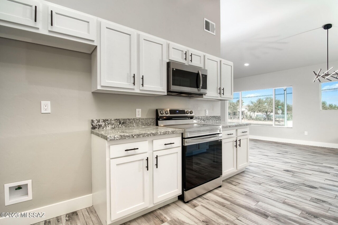 Building Photo - 892 E Glenn St