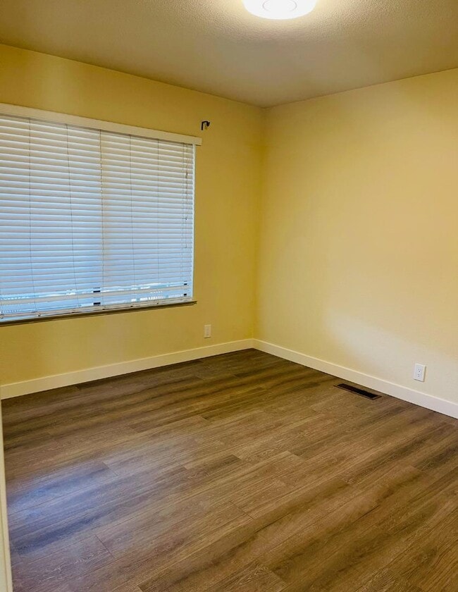 Building Photo - 2101 Darnis Cir
