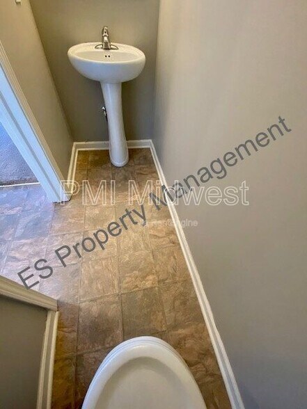Building Photo - 10918 Spirit Dr