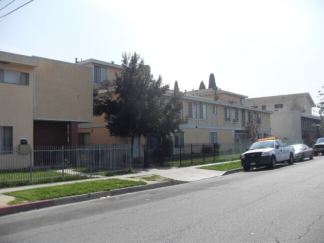 Building Photo - 12914 Doty Ave