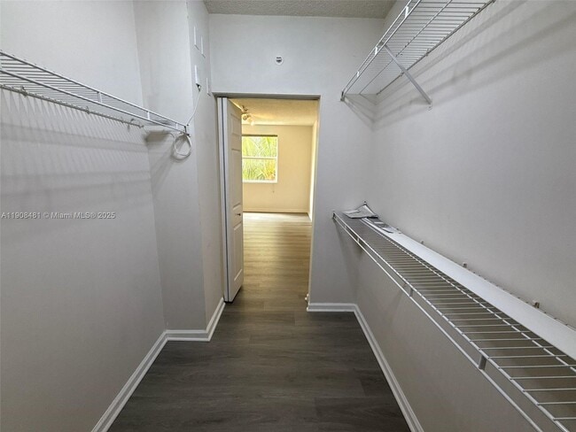 Building Photo - 17100 N Bay Rd