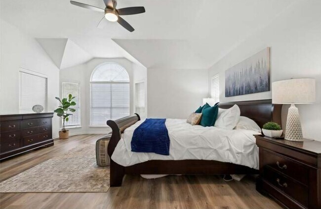 Building Photo - Gorgeous 4/BR 3/BA One-Level Home with Mod...