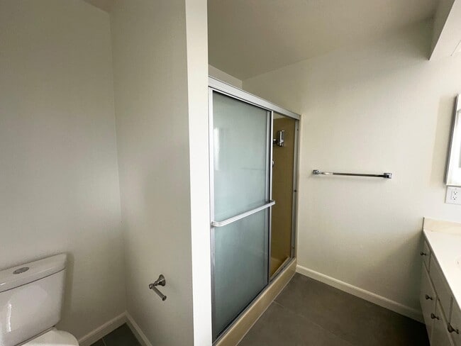 Building Photo - 2201 N Farrell Dr