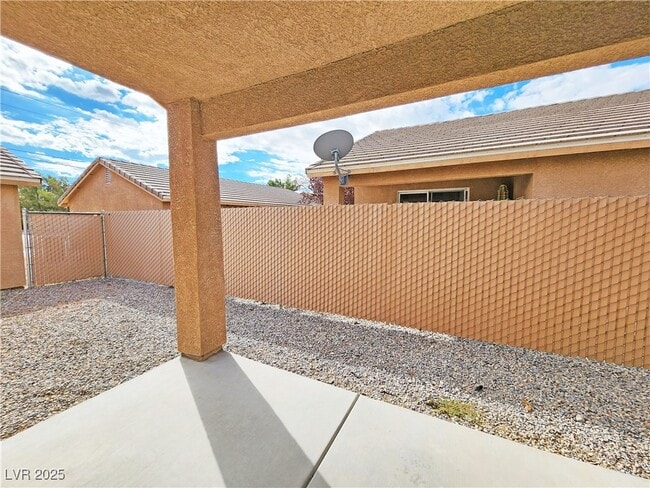 Building Photo - 1110 Red Butte St