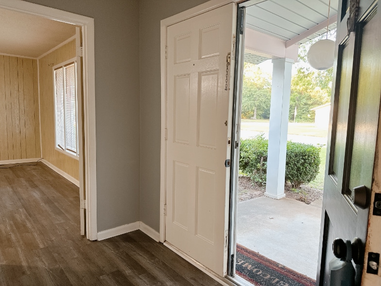 Building Photo - 233 Markwood Dr