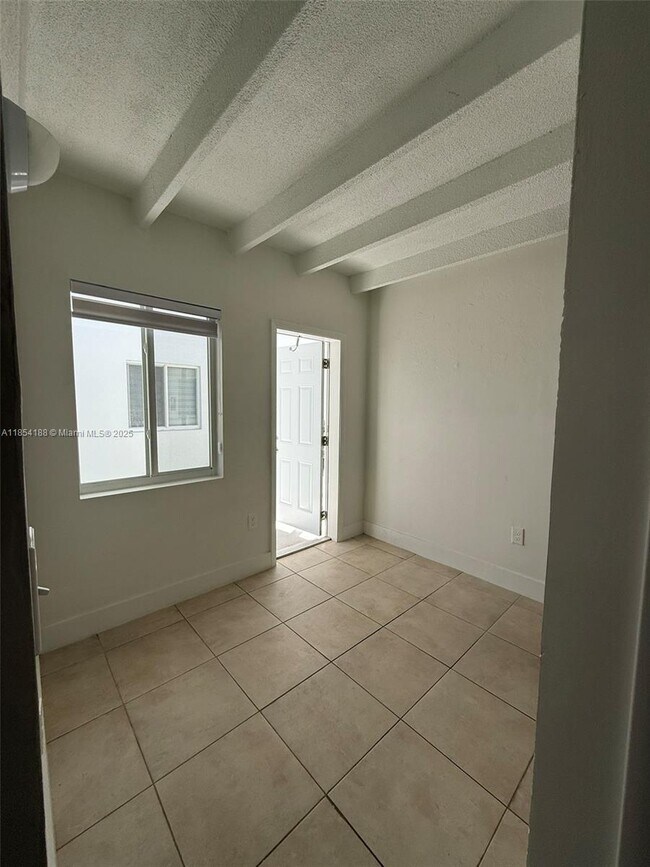 Building Photo - 747 NW 60th St