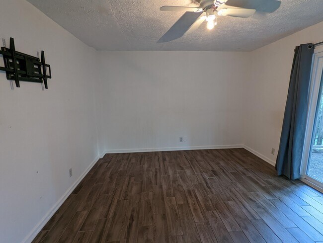 Building Photo - 215 Hickory Forge Dr