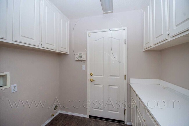 Building Photo - Open-Concept 4BD Home with Granite Counters & Attached Two-Car Garage
