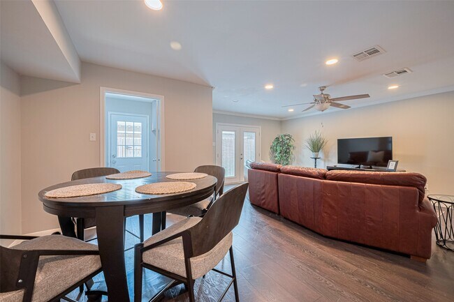 Building Photo - 14688 Perthshire Rd