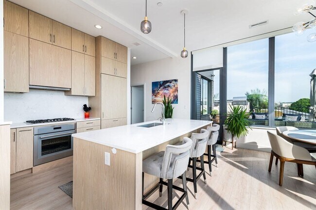 Building Photo - 60 Quincy Shore Dr